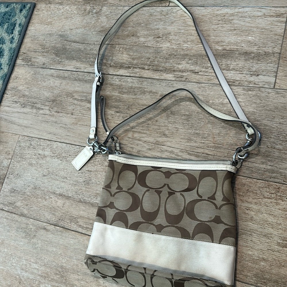 Beige/brown coach bag